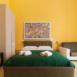Guest house Trinita In Toledo Street, Naples